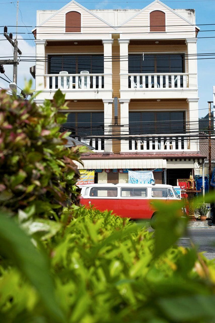 Anan House Hotel Phuket Bagian luar foto